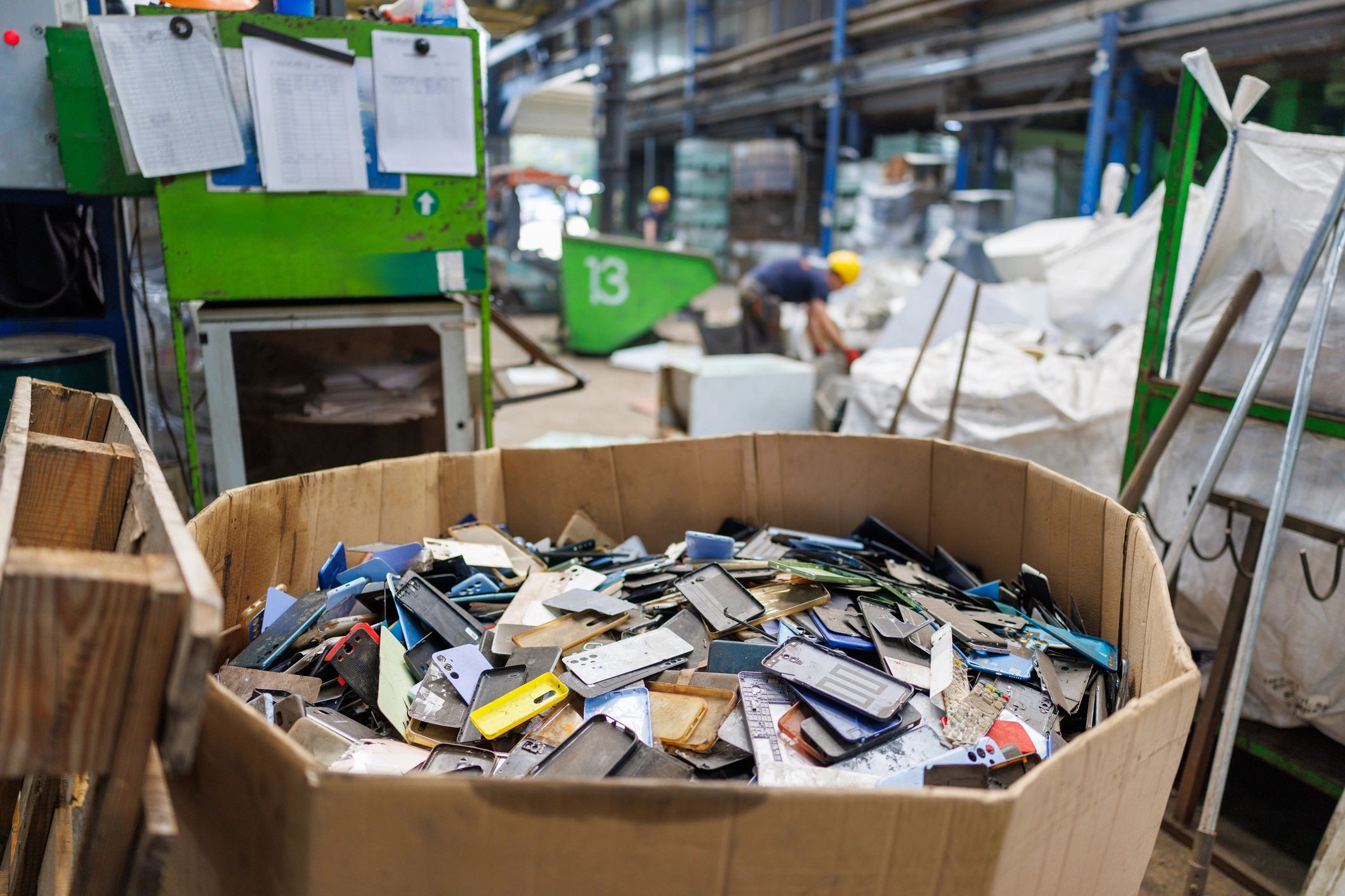 Used mobile devices prepared for recycling and recovery